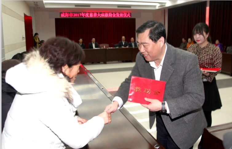 叶市长发钱2.jpg