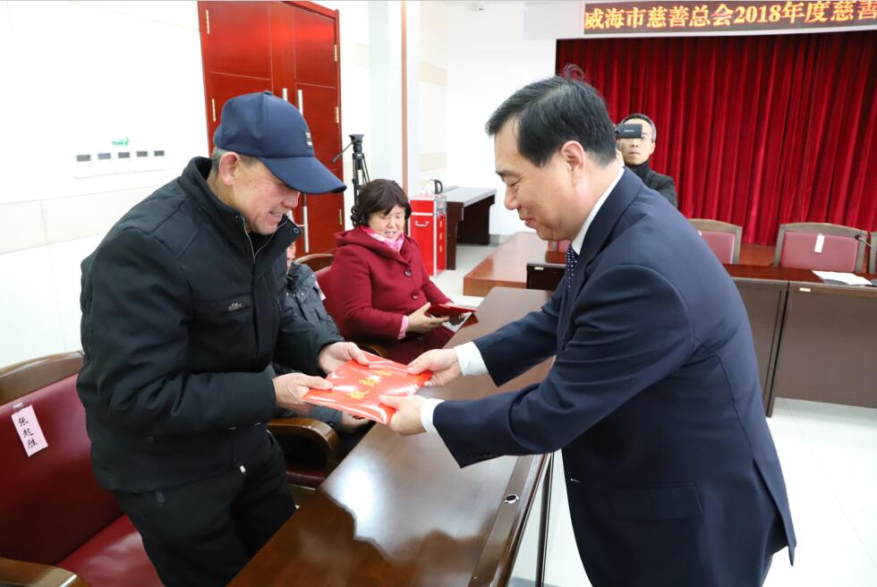 叶市长发钱.jpg