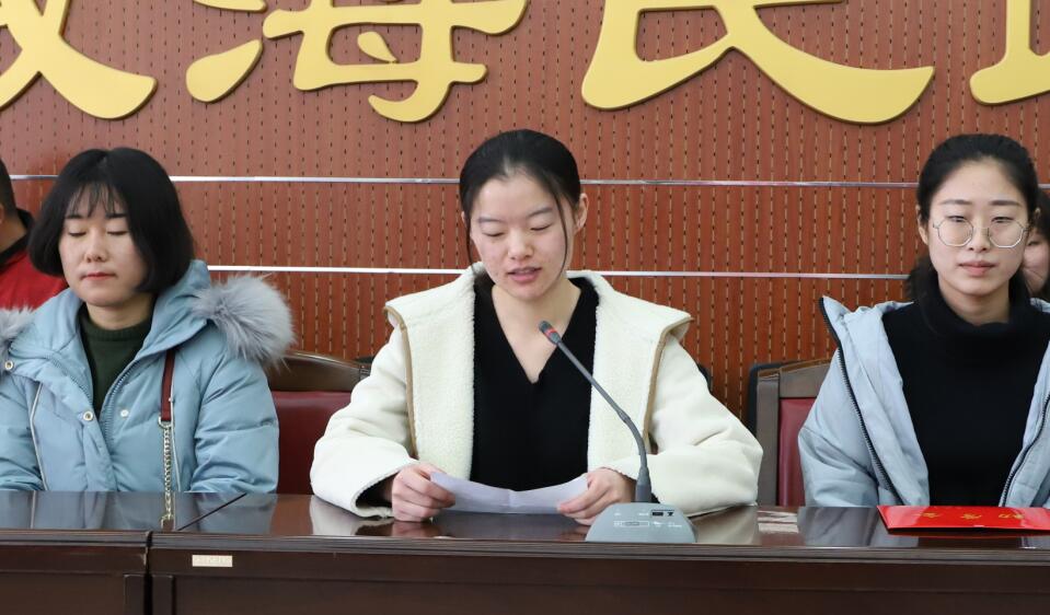 受助学生代表发言.jpg
