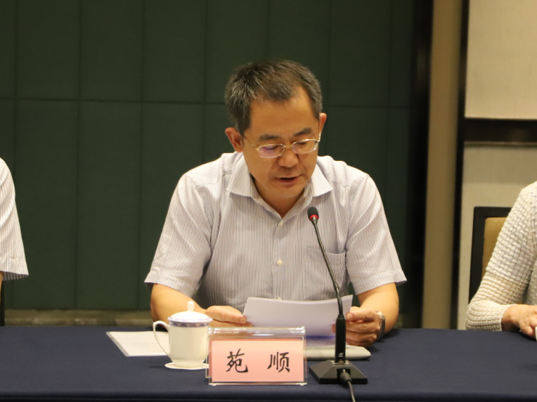 苑顺主持仪式.png
