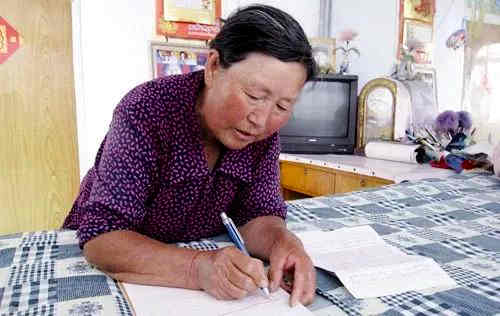 李玉坤在给“孩子们”回信.jpeg