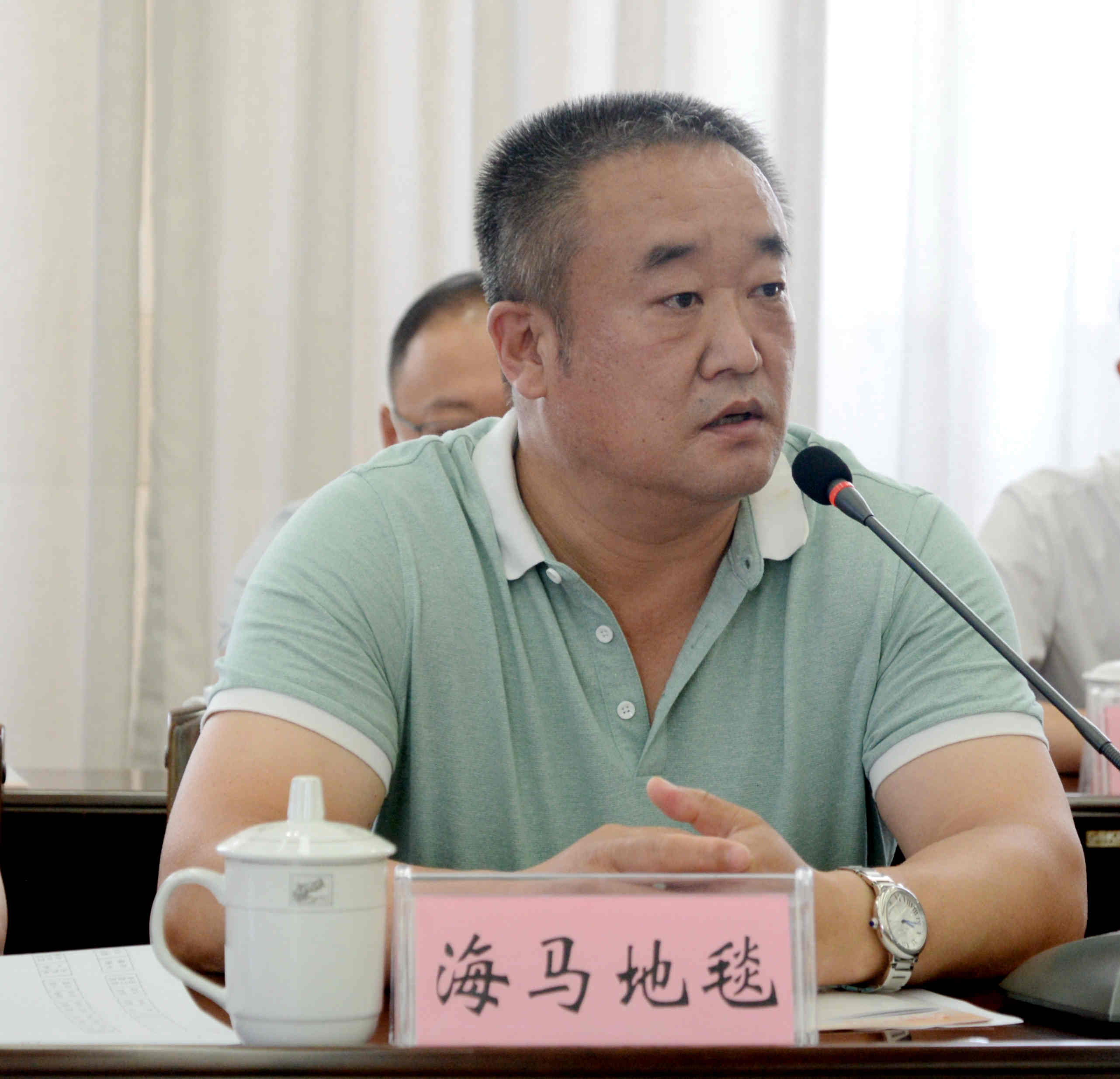 海马地毯工会副主席王伟.jpg