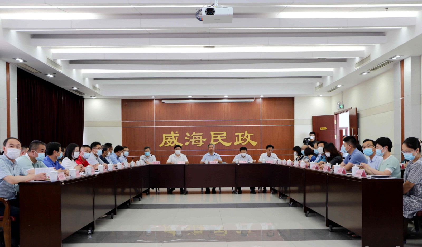威海市首届“慈善公开周”活动启动仪式现场.jpg