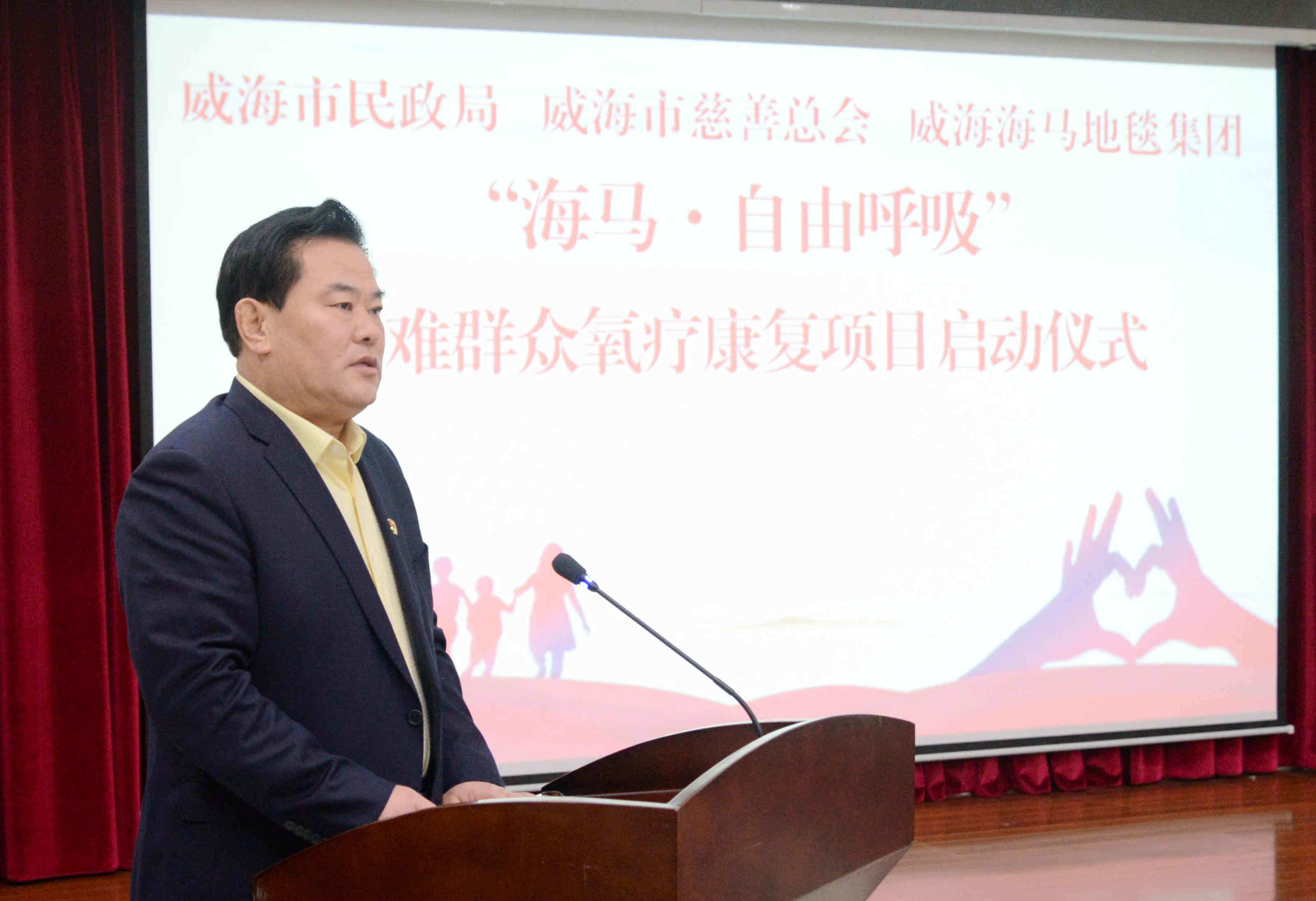 邱龑模在发言.jpg