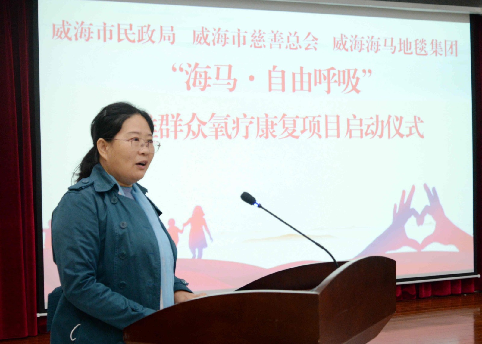 王明芳在发言.jpg